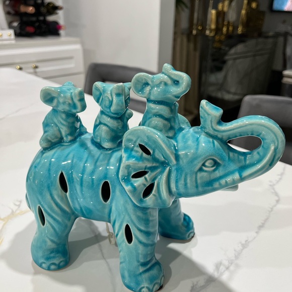 Blue Ceramic Elephant Figurine with Baby Elephants - Picture 1 of 1